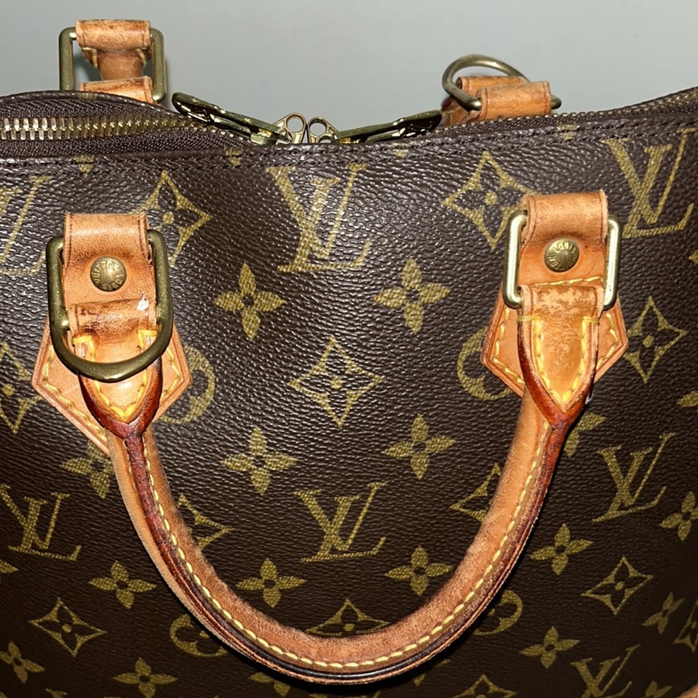 🔥🔥 Louis Vuitton Alma Purse with studded gold medal front and two zippers. - Picture 9 of 16